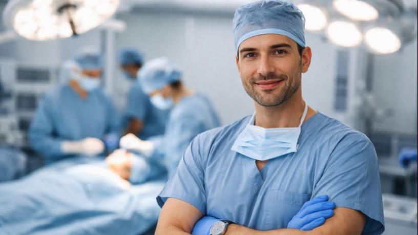 Haeckel Cabral Moraes destaca como o preparo prévio aumenta a segurança na cirurgia plástica eletiva.