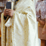 A identidade sacerdotal se manifesta na liturgia como sinal visível de Cristo, afirma Jose Eduardo De Oliveira e Silva.