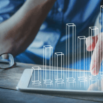 A nova gestão na Petrobras prioriza disciplina de capital e cumprimento de prazos, segundo análise de Paulo Roberto Gomes Fernandes.