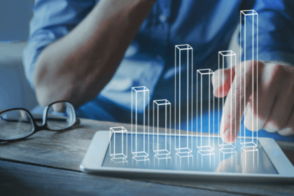 A nova gestão na Petrobras prioriza disciplina de capital e cumprimento de prazos, segundo análise de Paulo Roberto Gomes Fernandes.