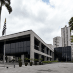 Fachada da Câmara Municipal de Praia Grande, onde será realizada audiência pública da Saúde